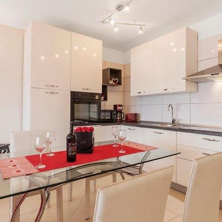 Apartment Dubravka Near The Sandy Beach Medulin Exterior foto